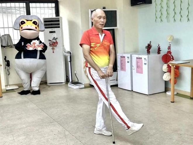老來賽 這位運(yùn)動(dòng)達(dá)人說：健身是一種快樂為大家服務(wù)也是一種快樂(圖1)