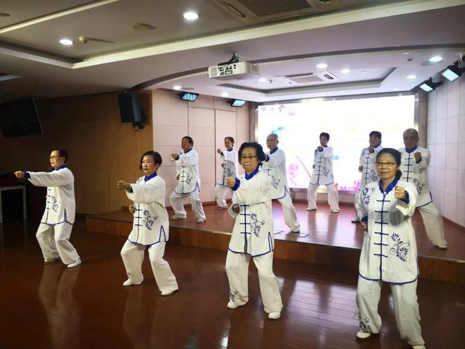 老來賽 這位運(yùn)動(dòng)達(dá)人說：健身是一種快樂為大家服務(wù)也是一種快樂(圖3)