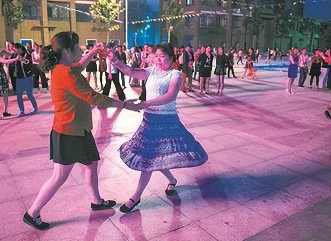62歲大媽每天堅持跳廣場舞沒用多長時間身體有這幾大變化(圖4)